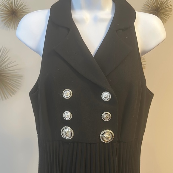 Elegant Black Double-Breasted Dress - Picture 2 of 4